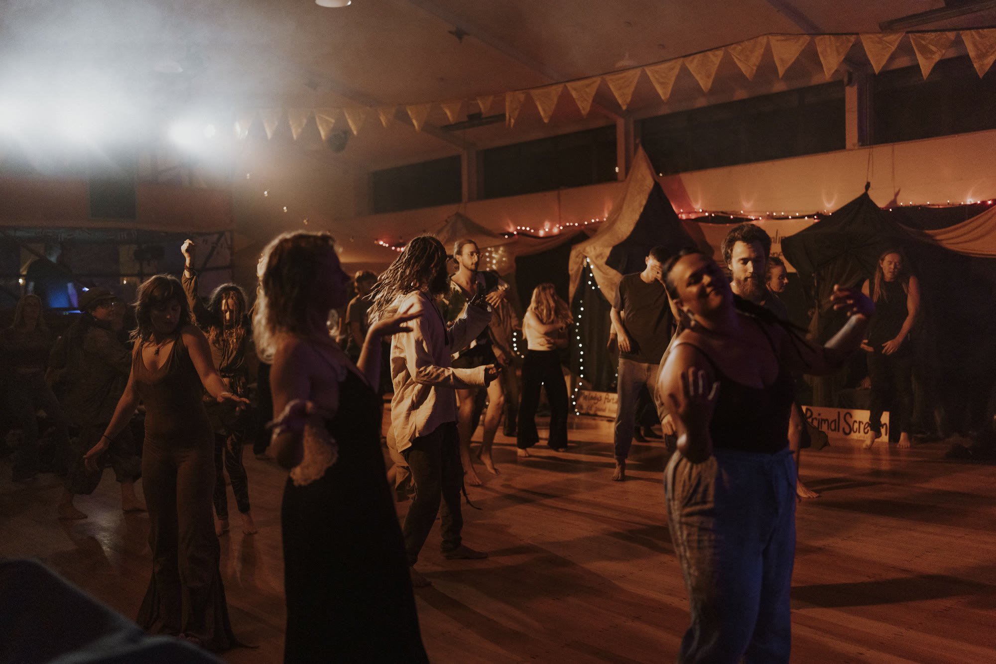 Dancefloor in trance, Pohara Hall